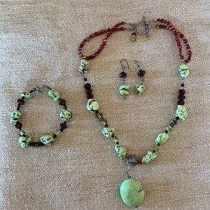 Beautiful necklace, bracelet and earring set